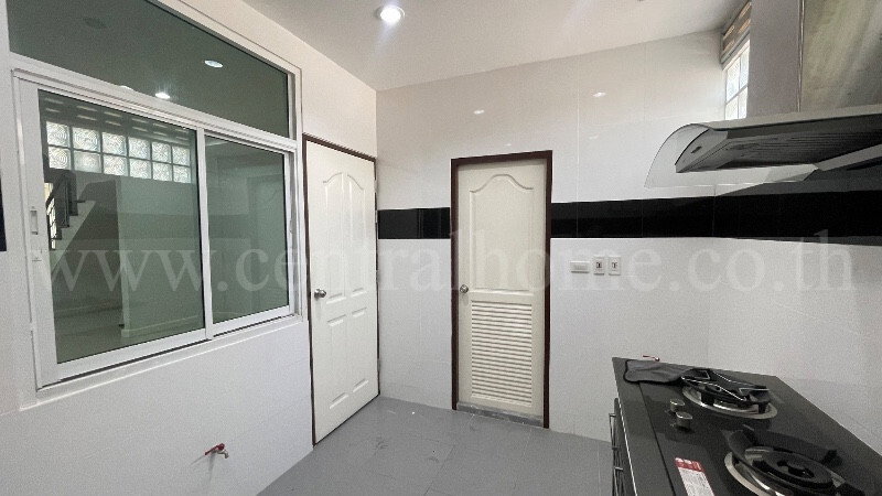 รูป ทาวน์เฮ้าส์ 3 ชั้น เดอะบริติช กัลปพฤกษ์ พร้อมอยู่ ราคาถูก - รูปที่ 11/33