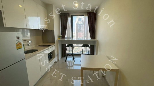 💎HOT SELL💎 Rhythm Sukhumvit 42. Beautiful condo for sale, fully furnished, great location near BTS Ekkamai ✨