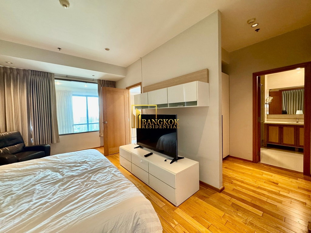 รูป Emporio Place | Contemporary 2 Bed Duplex Condo For Rent in Phrom Phong -  BR12468CD - รูปที่ 16/37