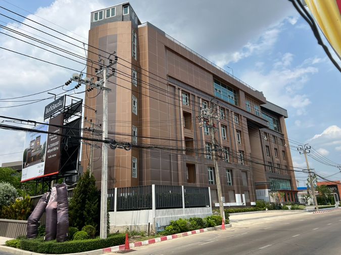 ปล่อยเช่าระยะยาวอาคารซูเปอร์ลักชัวรี่ ทำเลศักยภาพแห่งเดียว บนถนนศรีสมาน ตกแต่งพร้อมอยู่
