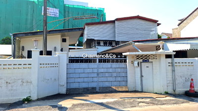 บ้านเดี่ยว เชียงใหม่ : ขายบ้านพร้อมที่ดิน 160 ตรว.ใจกลางเมืองเชียงใหม่ ผังแดง สำหรับสร้างโรงแรม โฮสเทล อพาร์ทเม้นท์ ใกล้ตลาดช้างเผือก 