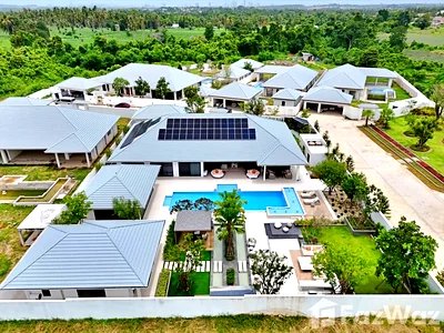 Houses for sale Chonburi : Newly built beautiful estate on big plot of land 6127456