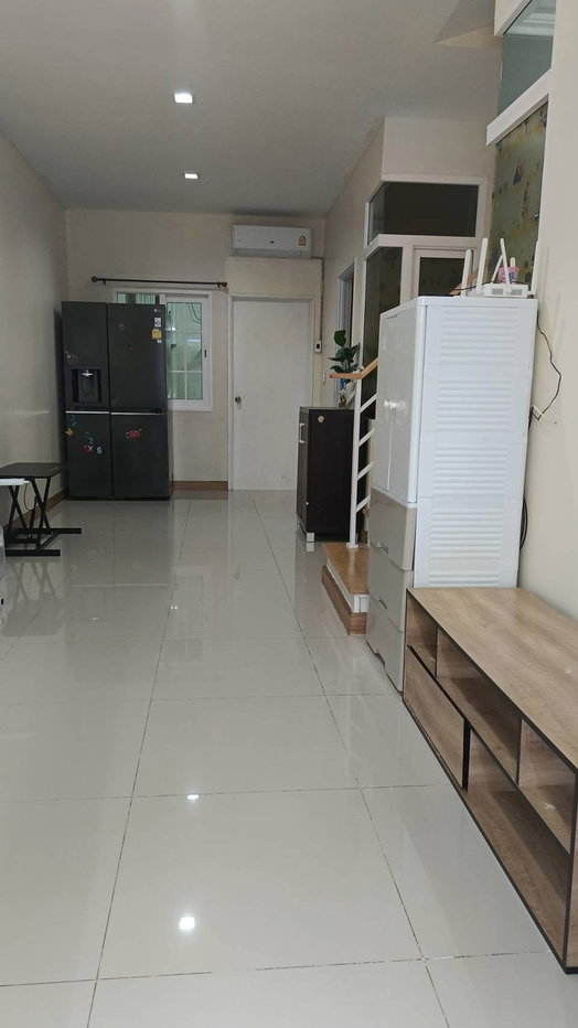 รูป 🏡✨ ปล่อยเช่าทาวน์โฮม 2 ชั้น นวมินทร์ 42 3 ห้องนอน 2 ห้องน้ำ ฟังก์ชันครบ พร้อมอยู่ 🚫 ไม่อนุญาตเลี้ยงสัตว์ 💰 ค่าเช่าเพียง 22,000 บาท/เดือน - รูปที่ 2/10