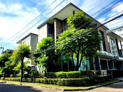 บ้านเดี่ยว MRT มหาดไทย : Modern Luxury Home 3 ชั้น เชื่อมต่อเส้นเลียบทางด่วนได้ทันที พร้อมเดินทางไปเอกมัย-ทองหล่อ 🚘