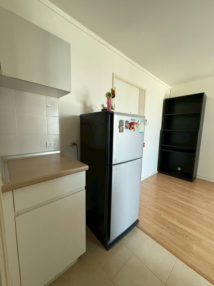 picture Selling a 28 sq.m. studio apartment at Life One Wireless. - 4/13