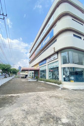 WS6925 🏢✨ อาคารโชว์รูม / สำนักงานขนาดใหญ่ ทำเลพระราม 9 ติดถนนใหญ่ ✨🏢 เพียง 500,000 บาท / เดือน