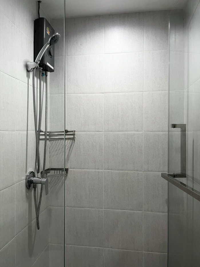 picture Selling a 28 sq.m. studio apartment at Life One Wireless. - 10/13