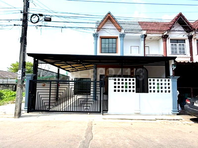 ทาวน์โฮม เขตหนองจอก : ขายทาวน์เฮ้าส์ 2 ชั้น หลังมุม ม.เหมชาติ ซ.เลียบวารี 59 ถ.เลียบวารี ทำเลดี เนื้อที่ 32 ตรว 3นอน 2น้ำ