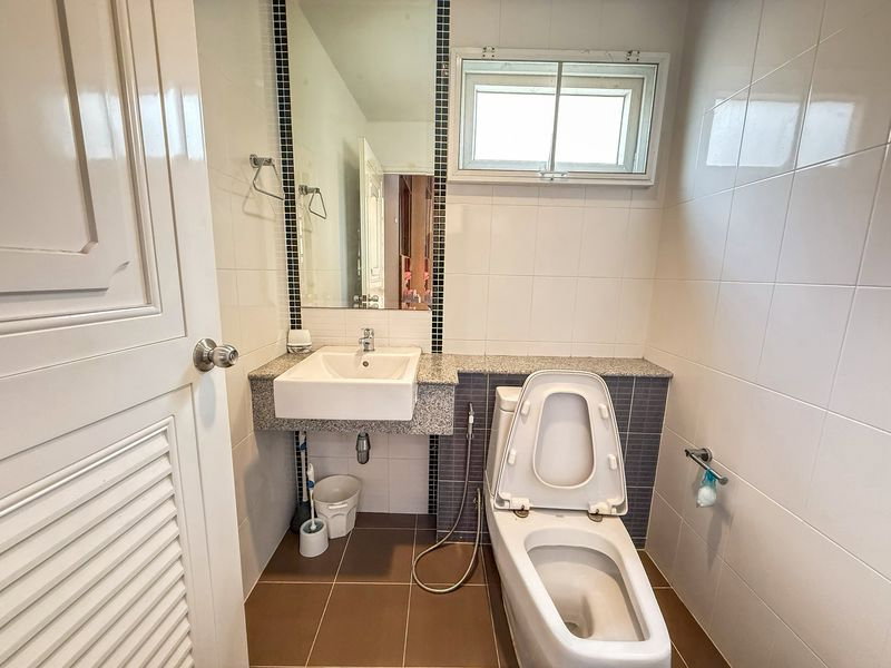 รูป บ้านเดี่ยวหรู ในคันทรีโฮมเลคแอนด์พาร์ค ศรีราชา ใกล้ห้างเจปาร์ค  - รูปที่ 21/21