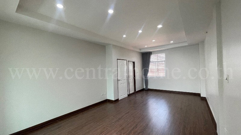 รูป ทาวน์เฮ้าส์ 3 ชั้น เดอะบริติช กัลปพฤกษ์ พร้อมอยู่ ราคาถูก - รูปที่ 24/33