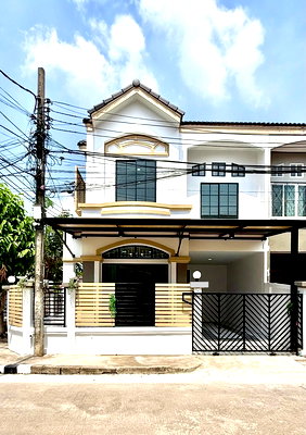 ทาวน์โฮม กรุงเทพมหานคร : 📣 ขายบ้านรีโนเวท 🚩รามอินทรา-มีนบุรี 🏡 หมูุ่บ้านมาริสา สุเหร่าคลองหนึ่ง 5 👉 เนื้อที่ 27.90 ตร.ว.  4 ห้องนอน 2 ห้องน้ำ 🎉 ราคาเพียง 2.95 ลบ.