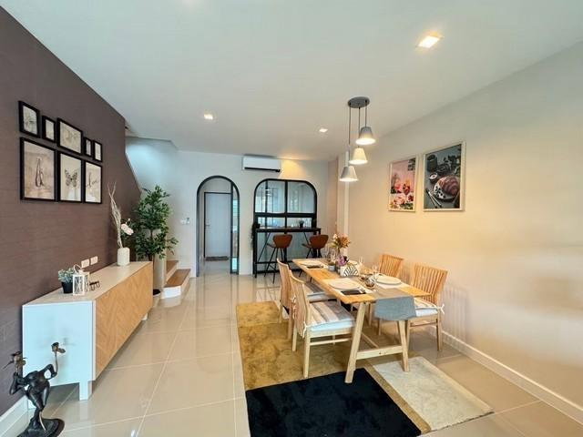 รูป MTS1 ทำเลทองลาดพร้าว! ขายโฮมออฟฟิศ 3 ชั้น หลังใหญ่ 3 นอน 4 น้ำ ตกแต่งพร้อมอยู่ ใกล้ รร.สตรีวิทยา 2 และเลียบด่วนฯ - รูปที่ 3/8