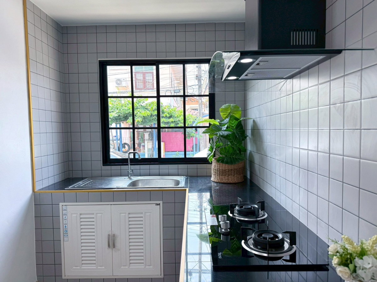 รูป 📣 ขายบ้านรีโนเวท 🚩รามอินทรา-มีนบุรี 🏡 หมูุ่บ้านมาริสา สุเหร่าคลองหนึ่ง 5 👉 เนื้อที่ 27.90 ตร.ว.  4 ห้องนอน 2 ห้องน้ำ 🎉 ราคาเพียง 2.95 ลบ. - รูปที่ 5/20
