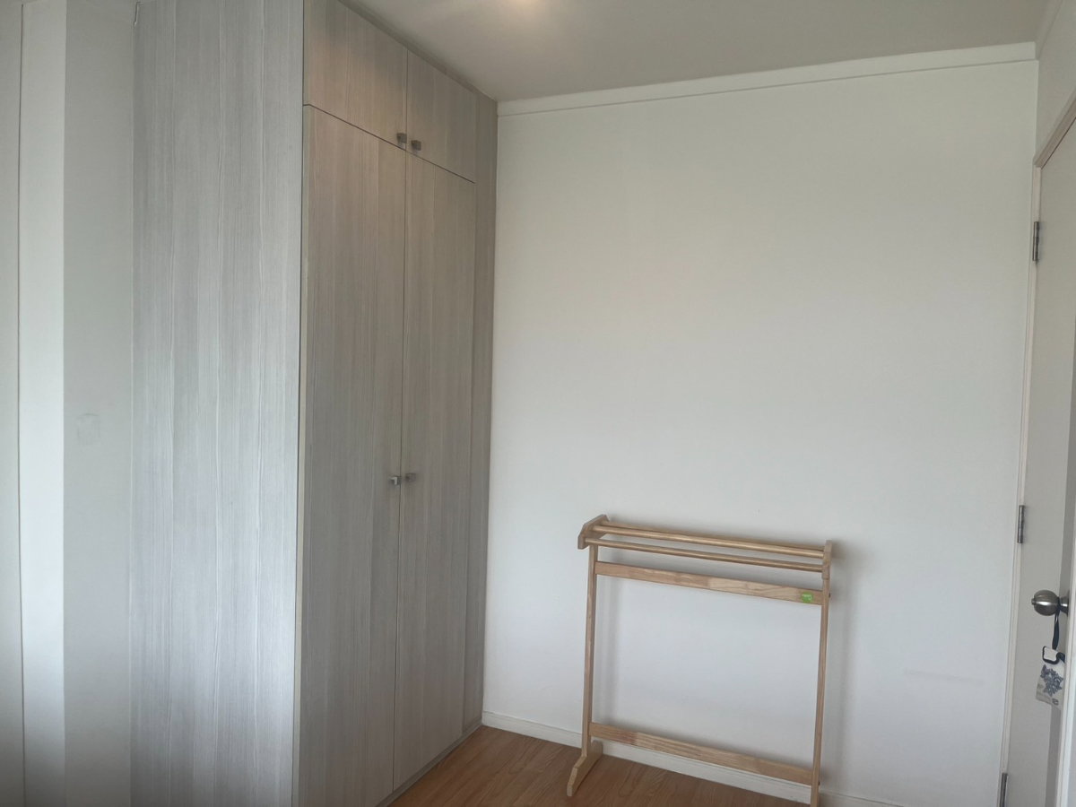 picture Selling a 28 sq.m. studio apartment at Life One Wireless. - 9/13