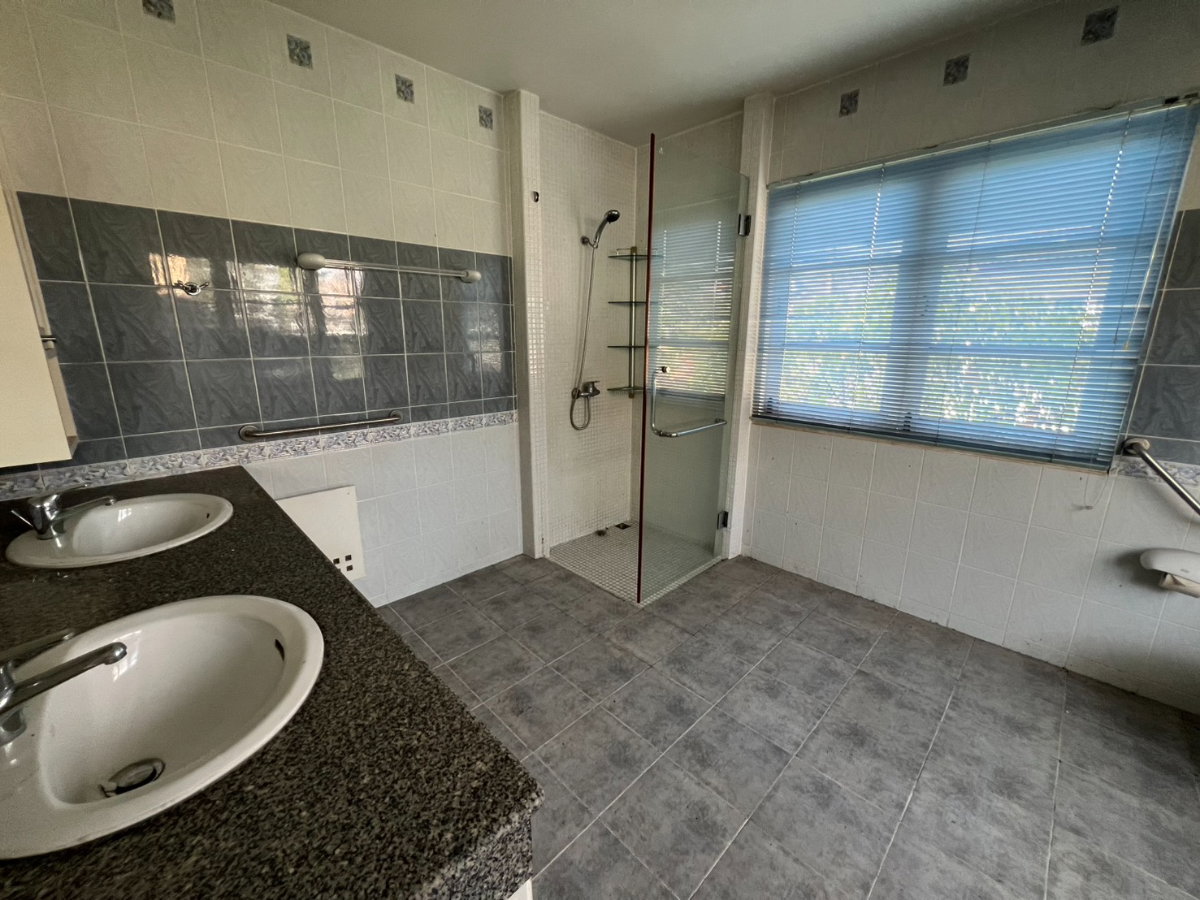 รูป ขายบ้านเดี่ยวทำเลศักยภาพ ถนนสุขุมวิท ใกล้พัทยา เดินทางสะดวก เนื้อที่ 76 ตร.ว. - รูปที่ 12/14