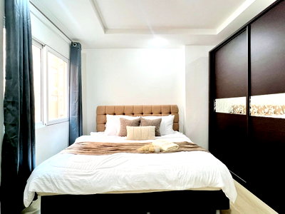 Condos for rent : S3 for rent: Happy Condo Ratchadaphisek 18. Ready to move in, includes appliances. Excellent location, near MRT Sutthisan.