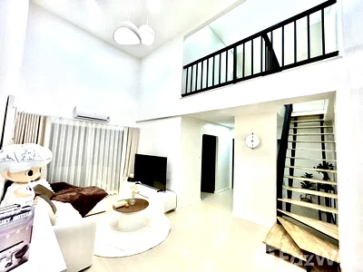 Condos for sale : Spacious, Newly Renovated 2BR Duplex in Eastwood Park Onnut 6131078
