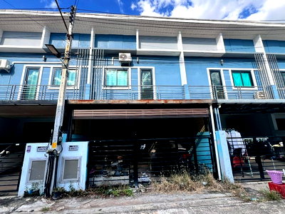 Shophouses for sale Clock Tower Roundabout, Udon Thani : FOR SALE  COMMERCIAL BUILDING PROPERTY  2331000 BAHT.