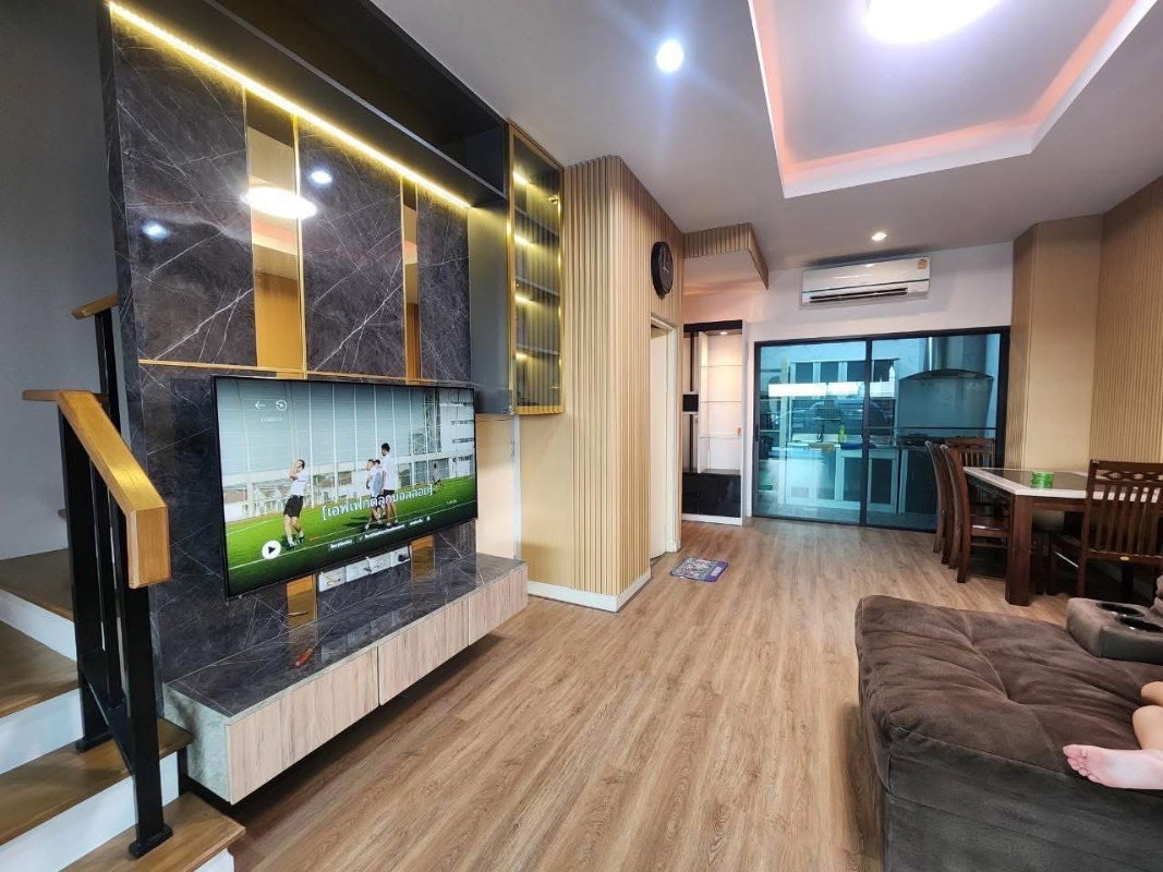 รูป 🏡✨ ปล่อยเช่า ทาวน์โฮม 3 ชั้น บ้านกลางเมือง พระราม9-กรุงเทพกรีฑา 3 ห้องนอน 2 ห้องอาบน้ำ 1 ห้องน้ำ รองรับผู้เช่าต่างชาติ / จดทะเบียนบริษัทได้ - รูปที่ 2/7