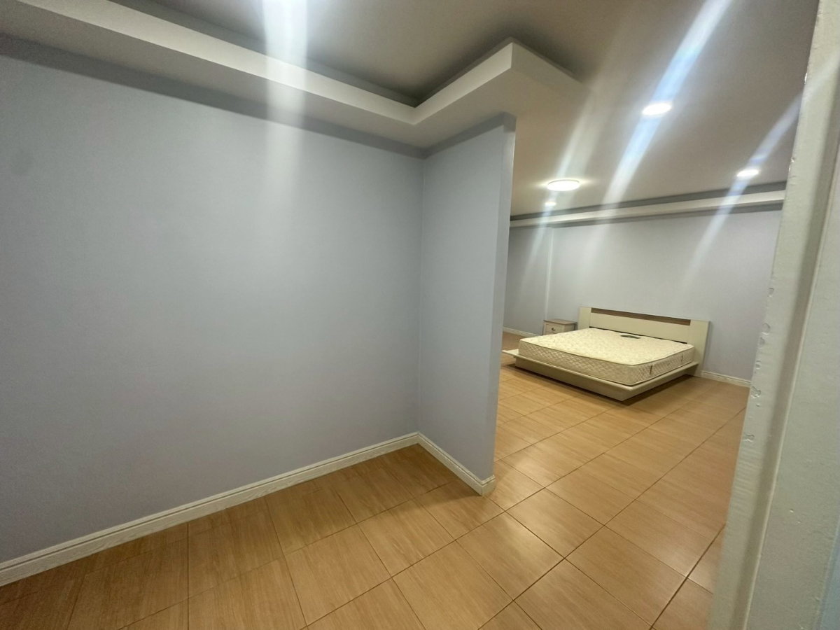 รูป WS6936 🏢 Home Office 4 ชั้น รีโนเวทใหม่ ลาดพร้าว 80 เดินทางสะดวกมาก เพียง 45,000 บาท/เดือน - รูปที่ 8/12