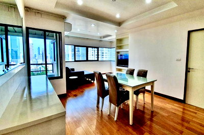 Condos for sale Sathorn Thani Tower :  Sale with tenant !! below market price 40% !! Sathorn Gardens, 1 bed, 1 bath, high floor, Fixed parking! Code C20240400050 furnished, Special Deal!
