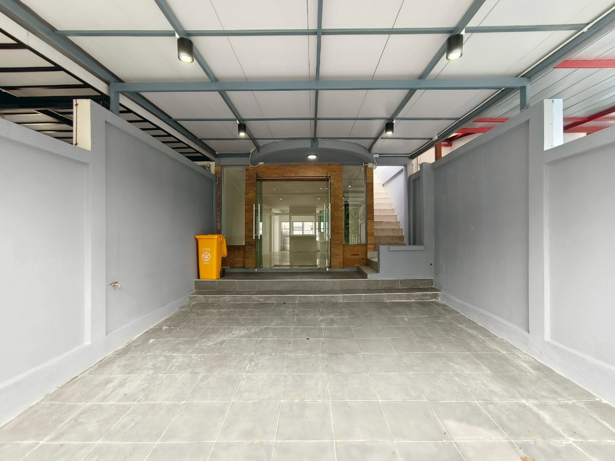 รูป WS6929 🏘️ ให้เช่า ทาวน์เฮาส์ 3 ชั้น รีโนเวทใหม่ ใกล้ MRT สุทธิสาร ✨ เพียง 35,000 บาท / เดือน - รูปที่ 2/26