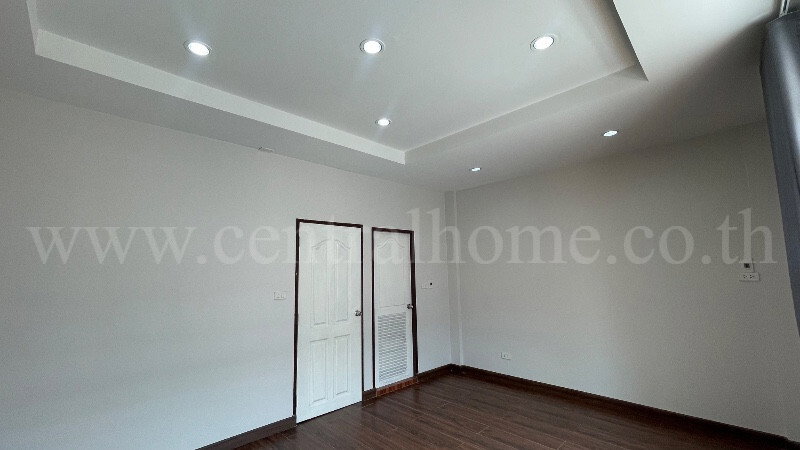 รูป ทาวน์เฮ้าส์ 3 ชั้น เดอะบริติช กัลปพฤกษ์ พร้อมอยู่ ราคาถูก - รูปที่ 27/33
