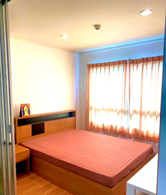 Condos for rent : Condominium for rent at Lumpini Ville Phetchaburi–New Pattanakarn 26. Convenient transportation, located near the Airport Link Ramkhamhaeng Station.