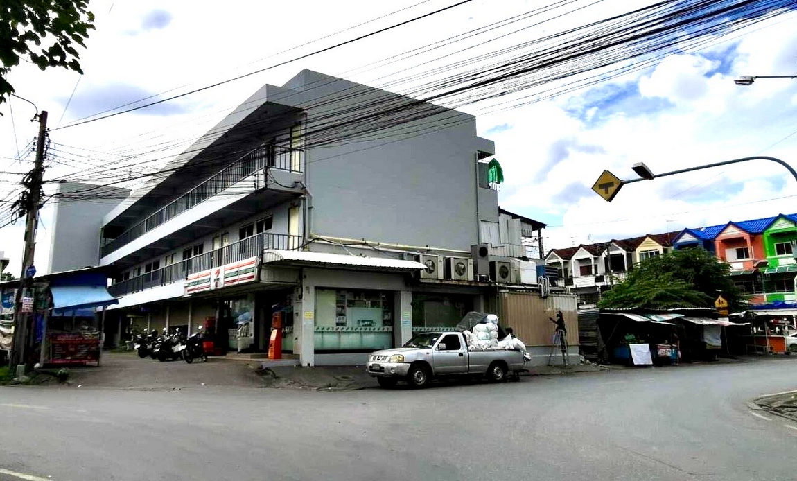 รูป Call : 063-951-6542 พื้นที่ร้านค้า ร้านอาหาร ห้องพัก ภายในอาคารอุดมโชค ซอยนวมินทร์ 74 แยก 1 เขตบึงกุ่ม ทำเลต้นซอย หลังห้างแม็คแวลู่ โรงเรียนเบญจมินทร์ - รูปที่ 5/9