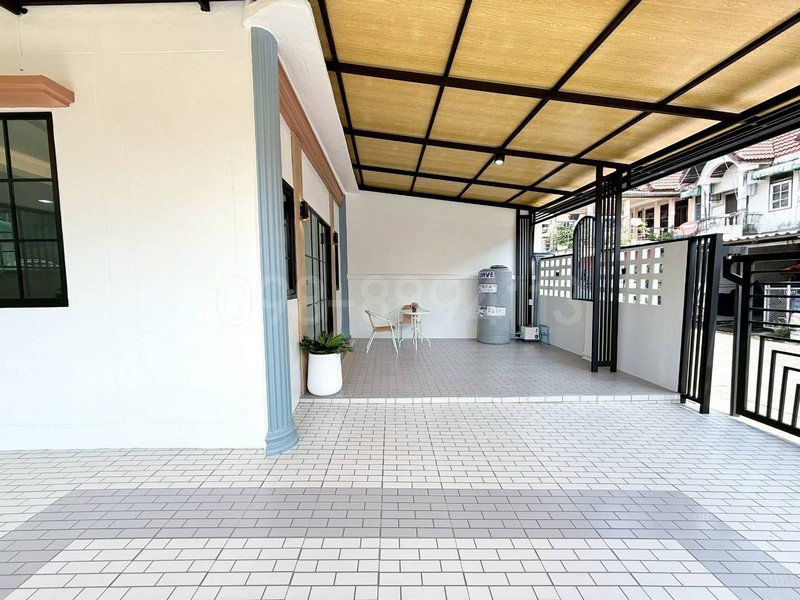 รูป ขายทาวน์เฮ้าส์ 2 ชั้น หลังมุม ม.เหมชาติ ซ.เลียบวารี 59 ถ.เลียบวารี ทำเลดี เนื้อที่ 32 ตรว 3นอน 2น้ำ - รูปที่ 2/8