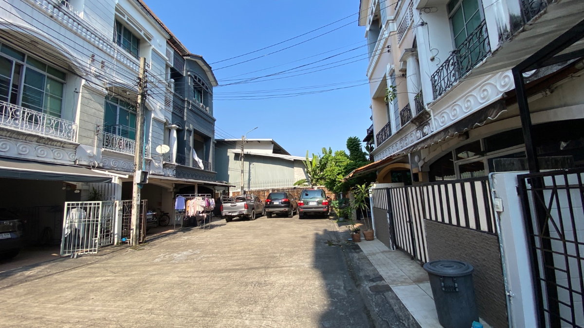 รูป ให้เช่าทาวน์โฮม 3 ชั้น รีโนเวทใหม่ บ้านกลางเมือง ลาดพร้าว–โยธินพัฒนา ใกล้ Central EastVille ทำเลเลียบด่วน เหมาะอยู่อาศัยหรือทำโฮมออฟฟิศ - รูปที่ 55/55