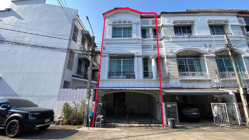 ให้เช่าทาวน์โฮม 3 ชั้น รีโนเวทใหม่ บ้านกลางเมือง ลาดพร้าว–โยธินพัฒนา ใกล้ Central EastVille ทำเลเลียบด่วน เหมาะอยู่อาศัยหรือทำโฮมออฟฟิศ