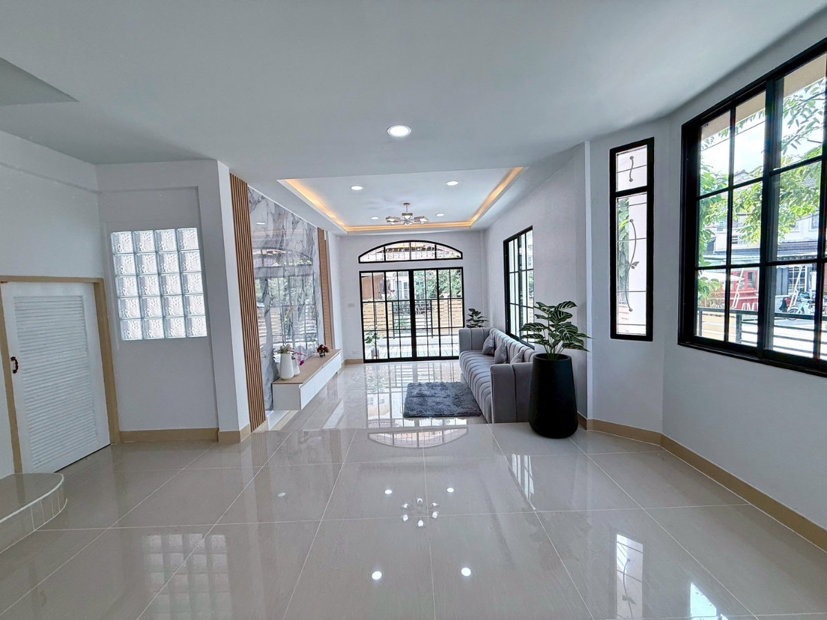 รูป 📣 ขายบ้านรีโนเวท 🚩รามอินทรา-มีนบุรี 🏡 หมูุ่บ้านมาริสา สุเหร่าคลองหนึ่ง 5 👉 เนื้อที่ 27.90 ตร.ว.  4 ห้องนอน 2 ห้องน้ำ 🎉 ราคาเพียง 2.95 ลบ. - รูปที่ 2/20