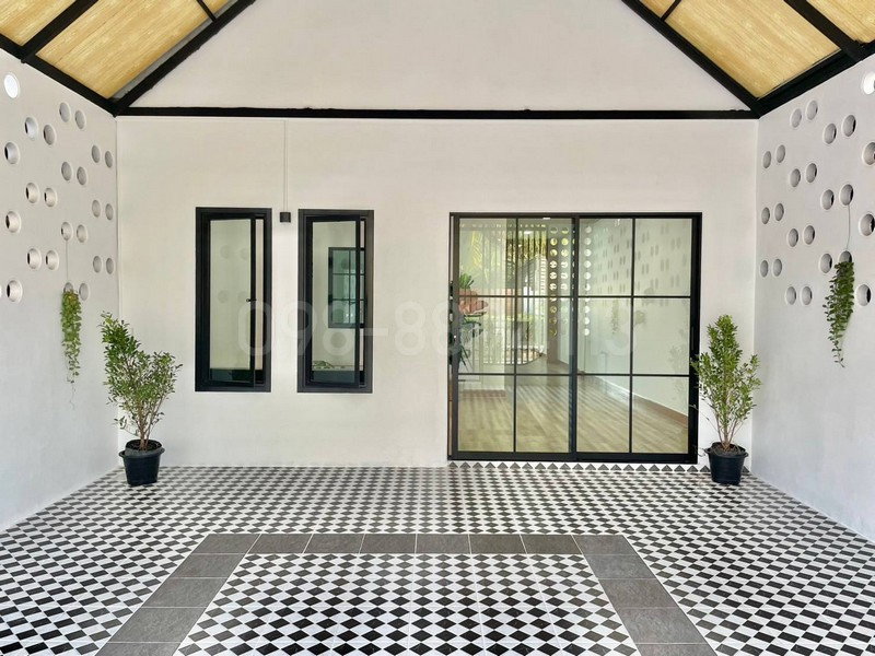 รูป ขายทาวน์เฮาส์ 1 ชั้น เนื้อที่ 30 ตรว ม.เพชรไพลิน ซ.คู้บอน27 แยก28 ตกแต่งใหม่ทั้งหลัง ยกหลังคาขึ้นสูง - รูปที่ 2/8