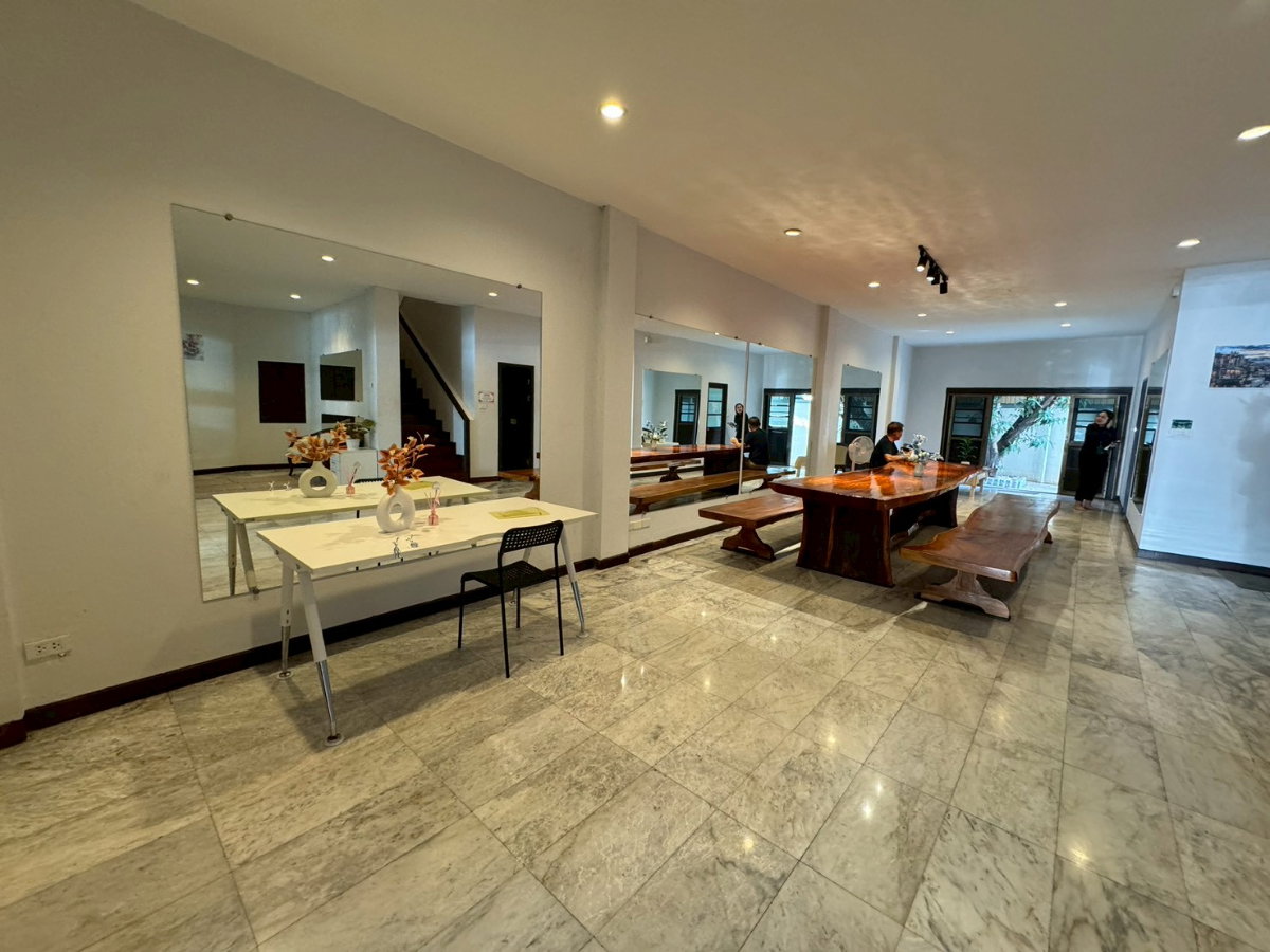 รูป ทาวเฮ้าท์ลักชัวรี่ ใจกลางพร้อมพงษ์ ตกแต่งหรู พร้อมสระว่ายน้ำ ** NO CO-AGENT ** - รูปที่ 5/25