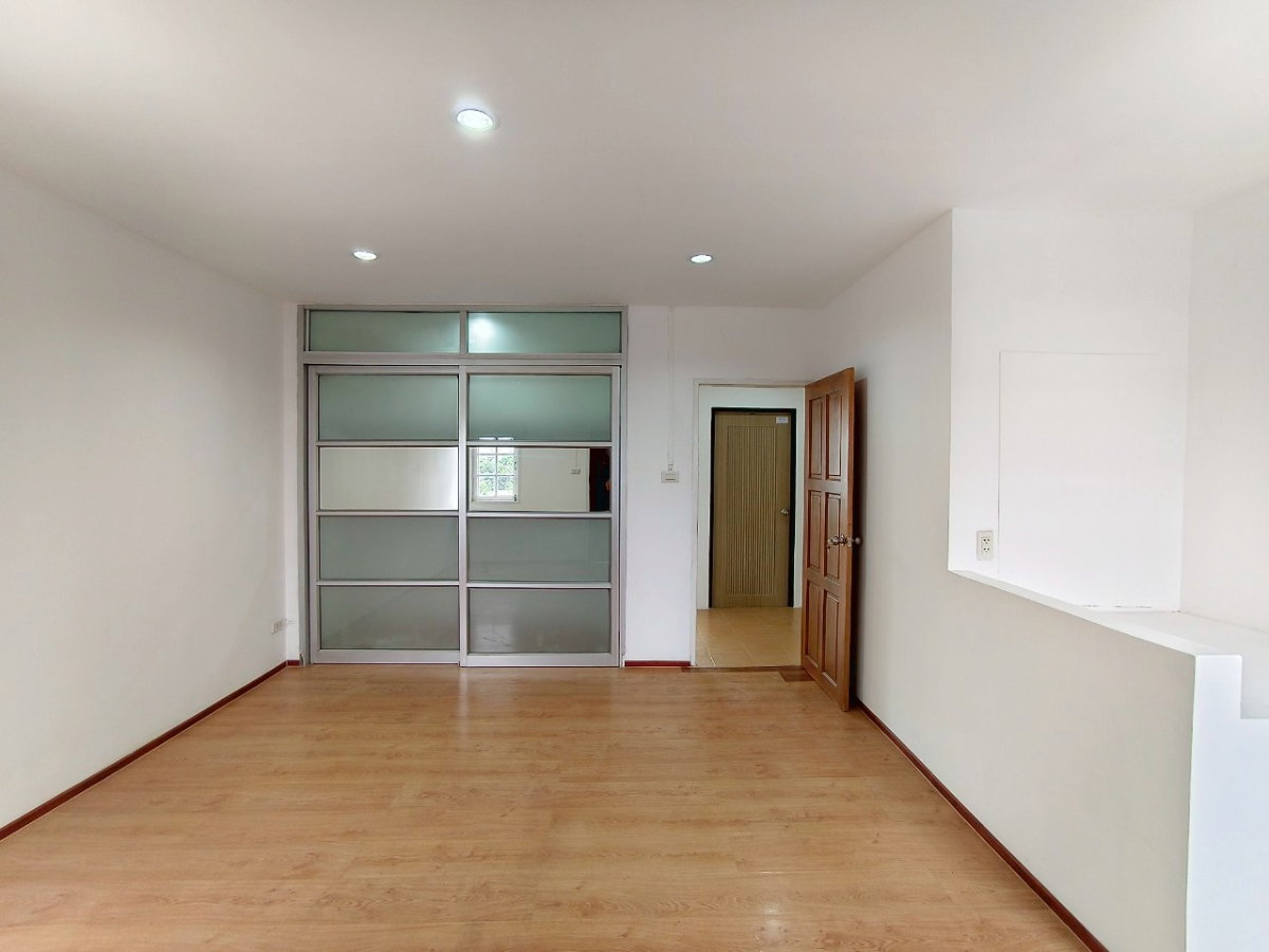 รูป WS6929 🏘️ ให้เช่า ทาวน์เฮาส์ 3 ชั้น รีโนเวทใหม่ ใกล้ MRT สุทธิสาร ✨ เพียง 35,000 บาท / เดือน - รูปที่ 22/26