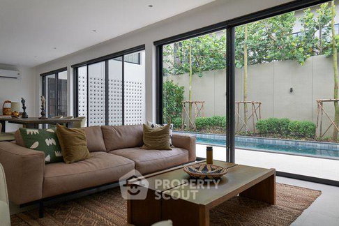 บ้าน 5-ห้องนอน ใกล้ BTS เอกมัย (ID 1540529)