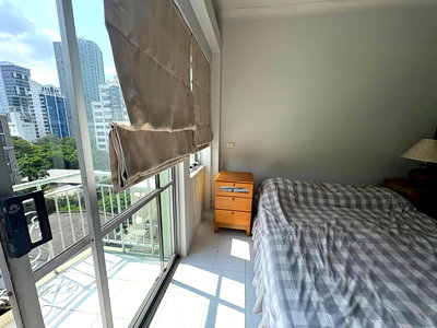 Condos for rent : 🐈 Cat Friendly Condo near BTS Thonglor. Ready to move in. Newly painted. 📢 Line ID: @085pucam 🎯 YKP Rental Condo