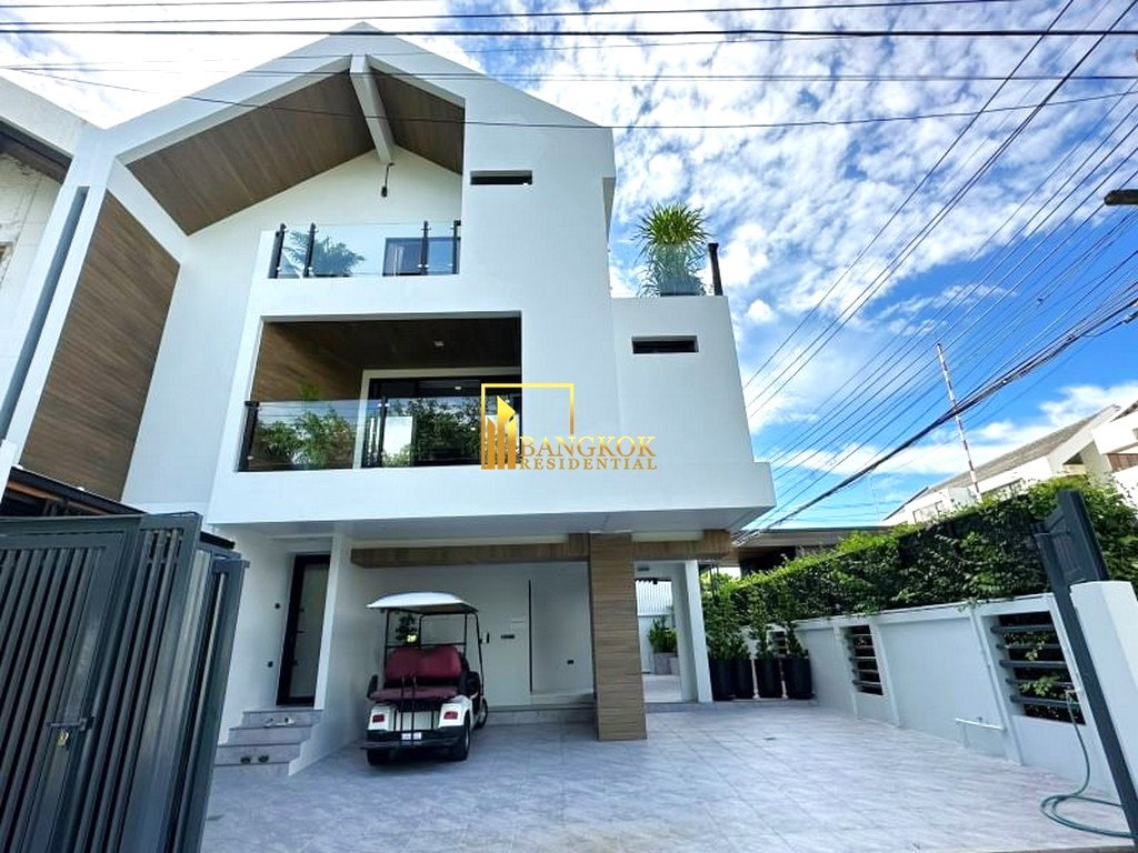 รูป Panya Village | Outstanding 5 Bed Luxury House in Pattanakarn - BR27967SH - รูปที่ 1/20