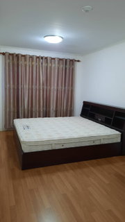 รูปภาพ P-48525 Beautiful Condo! Lumpini Narathiwas, 5 mins to BRT Nararam 3! 10,000 THB | Line Id: @easythaihome | 085-592-2897