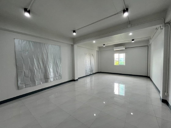 รูป ให้เช่าอาคารสำนักงาน 4 ชั้น ซอยพัฒนาการ 97  / แอร์ 3 เครื่อง (คนเช่าติดเพิ่มเองได้) / จอดรถ 5-6 คัน / เหมาะหลากหลายธุรกิจ จดบริษัทได้ - รูปที่ 22/23
