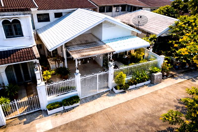 เช่าบ้านเดี่ยว กรุงเทพมหานคร : MRTโชคชัย4 1.8กม. MRTลาดพร้าว71 1.4กม. รพ. เปาโล โชคชัย4 950 ม. ทำเลลาดพร้าว บ้านชั้นเดียวกว้างขวาง 2-3นอน 2น้ำ 45ตร.ว. 180ตร.ม.