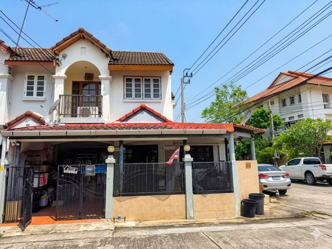 ขายทาวน์โฮมหลังมุม ม.รัตนาวลัย ซ.วิภาวดีรังสิต 39 ทำเลดี เดินทางสะดวก ใกล้ฟิวเจอร์พาร์ค รังสิต