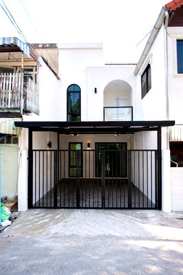 ทาวน์โฮม ถนนเสรีไทย : 🏠🔥 ทาวน์โฮม 2 ชั้น ย่านมีนบุรี–รามอินทรา ทำเลฮิต เดินทางง่าย พร้อมอยู่ทันที 🔥🏠