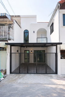 🏠🔥 ทาวน์โฮม 2 ชั้น ย่านมีนบุรี–รามอินทรา ทำเลฮิต เดินทางง่าย พร้อมอยู่ทันที 🔥🏠