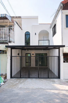 🏠🔥 ทาวน์โฮม 2 ชั้น ย่านมีนบุรี–รามอินทรา ทำเลฮิต เดินทางง่าย พร้อมอยู่ทันที 🔥🏠