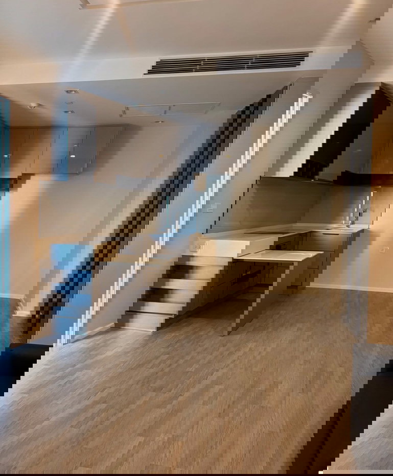 picture 333 Riverside - 8/10