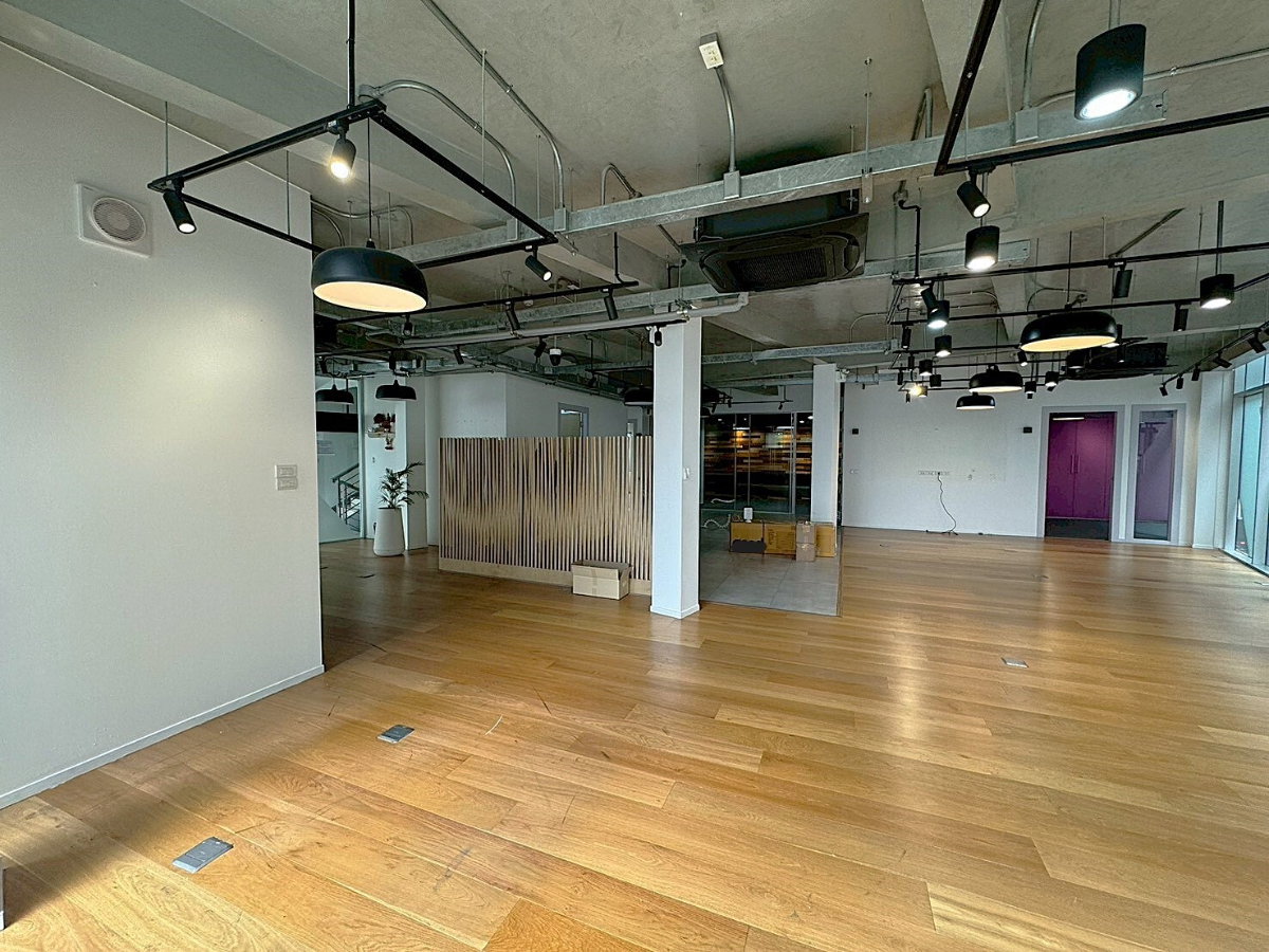 รูป พื้นที่ร้านค้าสภาพดี ริมถนนสุขุมวิท เหมาะทำธุรกิจ คลินิค สปา โชว์รูมสินค้า ** NO CO-AGENT ** - รูปที่ 2/9