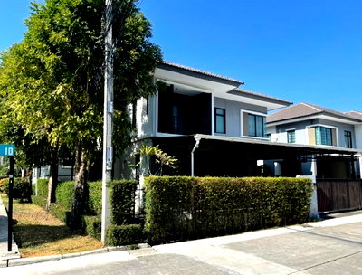 เช่าบ้านเดี่ยว มาร์เก็ต วิลเลจ สุวรรณภูมิ :  ให้เช่าบ้านเดี่ยว 2 ชั้น หมู่บ้าน พฤกษาดีไลท์ บางนา – ศรีนครินทร์ / ซอยหนามแดง / บ้านหลังมุม / แอร์ 3 เครื่อง / ไม่มีเฟอร์นิเจอร์ / อยู่อาศัย