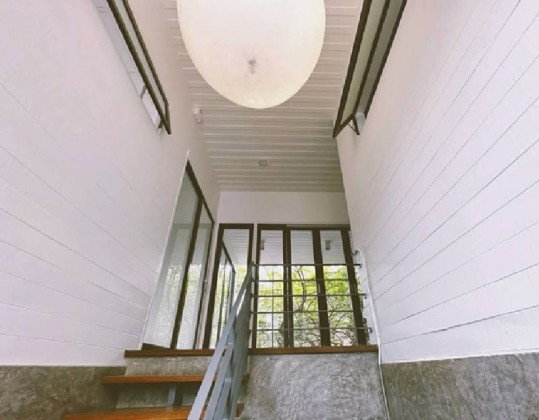 รูป  ให้เช่าอาคารสำนักงาน 2 หลัง สไตล์ loft 3 ชั้น ซอยรัชดาภิเษก 32/ แอร์ทั้งอาคาร /เหมาะเป็นสำนักงาน , Studio , IT Office , ธุรกิจ Online - รูปที่ 10/13